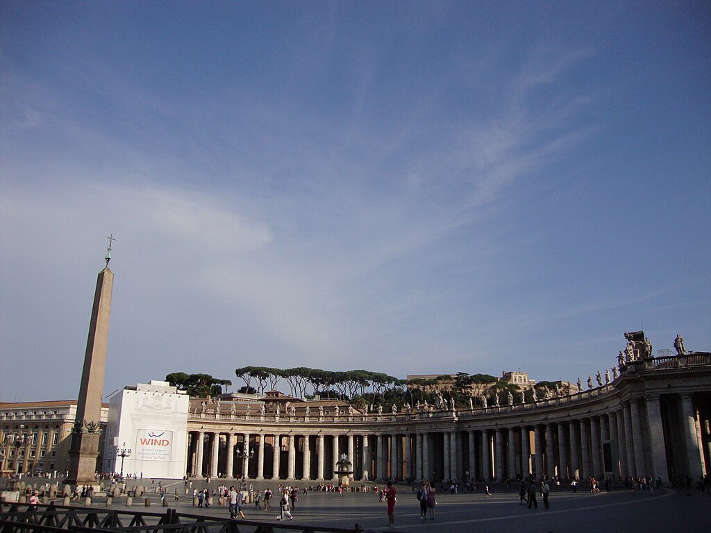 A view of Piazza San Pietro with blue sky, taken in 1987.
